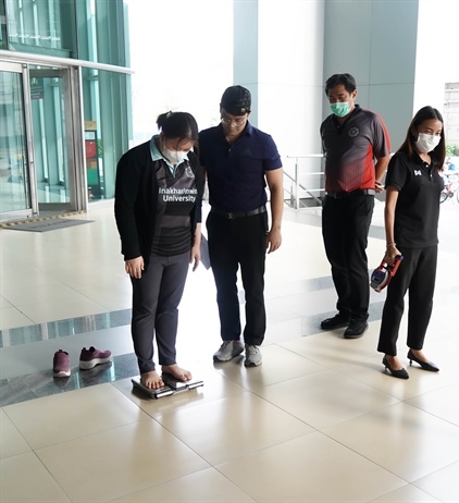 กิจกรรม และสร้างพื้นที่สุขภาวะ : คลินิกนักวิ่ง คลินิกกายภาพบำบัด...